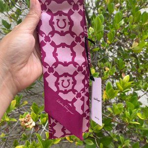 FERRAGAMO Gancini Galore Print Silk Twilly